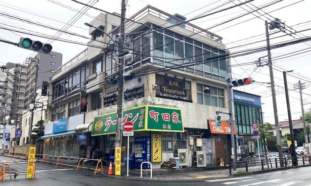 町田駅西口から徒歩8分ほど。時間帯に関係なく来客が絶えず、その人気ぶりは本物