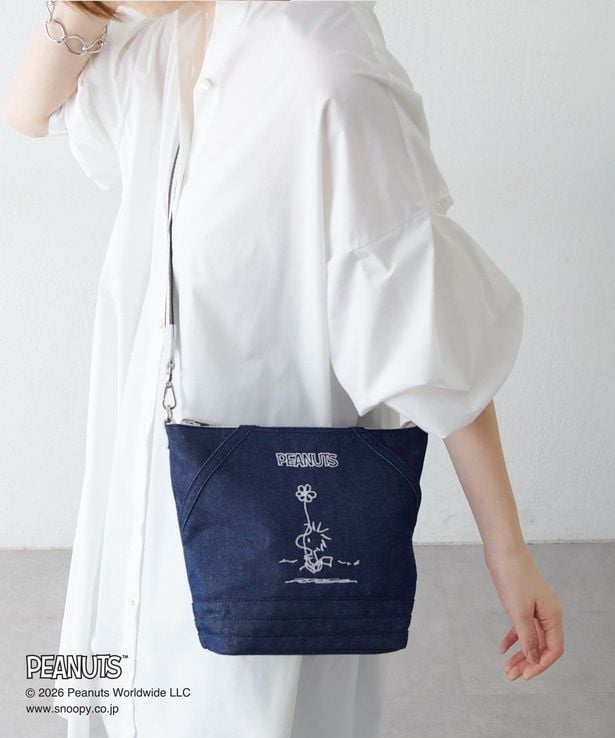 身軽なおでかけにぴったり。長財布やポーチもすっきり収納できる絶妙サイズ