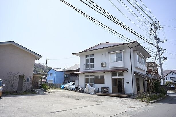 店はカフェ・ポラリスと同じ敷地内で隣り合う