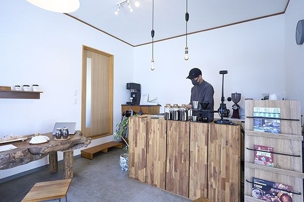 コーヒーで旅する日本／四国編｜エスプレッソとネルドリップの二刀流で、宇和島に新たなコーヒーカルチャーを発信。「宿と珈琲 太陽と月」