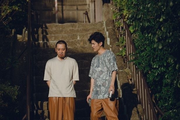 【写真】寛一郎さん演じる日高玄と千鳥・大悟さん演じる健介