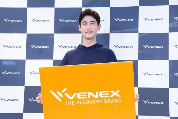 オープン初日のトークイベントに駆けつけた国山ハセンさん