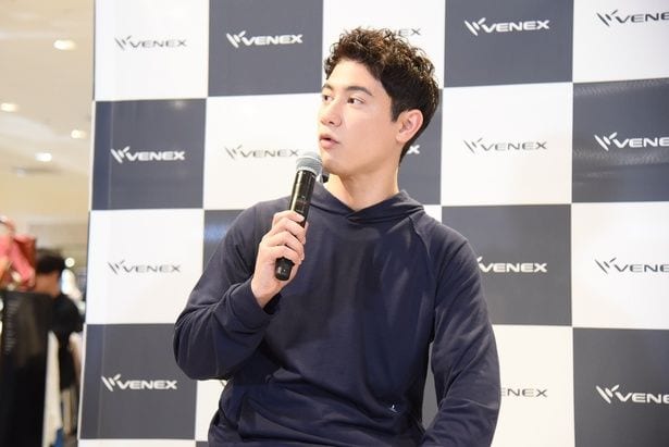 「睡眠の質を数字で把握するようにしています」と話す国山ハセンさん