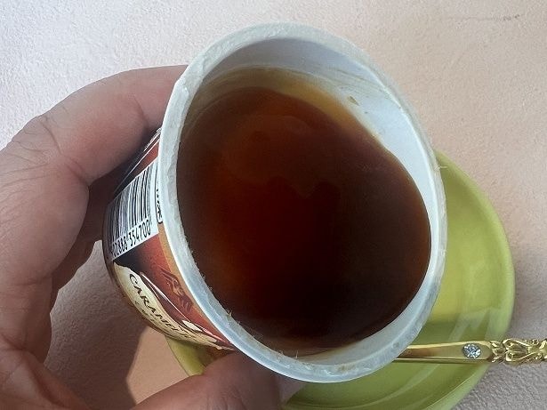 カップを傾けるとこぼれてしまうほど、とろとろのソース