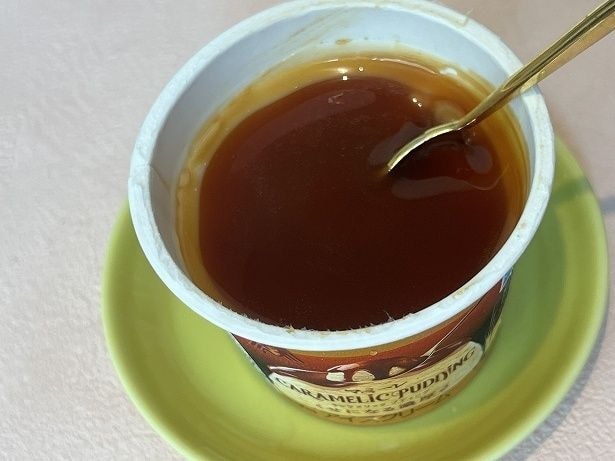 スプーンを入れた瞬間から、今までにない体験が楽しめるアイス