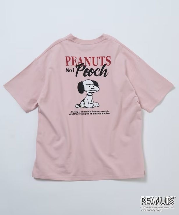 「PEANUTS/ピーナッツ 別注 ビッグシルエット バックプリント クルーネックTシャツ/POOCH 【限定展開】(ピンク)」(4994円)