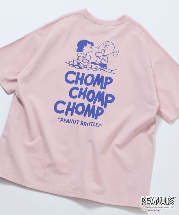「PEANUTS/ピーナッツ 別注 ビッグシルエット バックプリント クルーネックTシャツ/CHOMP 【限定展開】(ピンク)」(4994円)