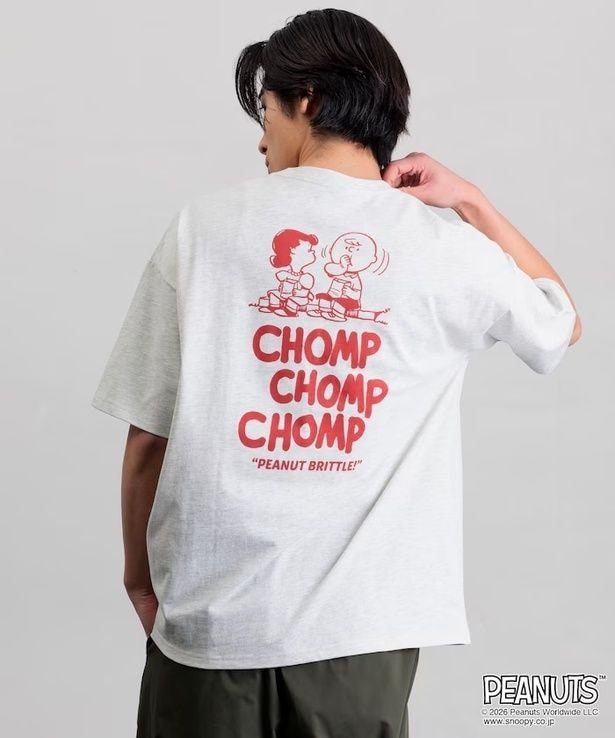 「PEANUTS/ピーナッツ 別注 ビッグシルエット バックプリント クルーネックTシャツ/CHOMP 【限定展開】(アッシュグレー)」(4994円)