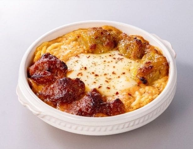 【写真】ロゼクリーム焼きパスタ＆2種の韓国チキン(645.84円)