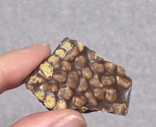 「チョコか?BLOCK TYPE(ブロックタイプ)シリアルパフ」の裏面。シリアルパフがたっぷり
