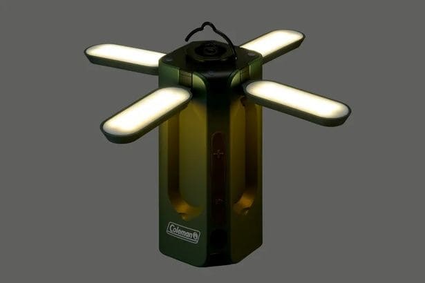 開閉可能な発光パネル。裏面も点灯できる「コンパクトパネルライト」(5830円)