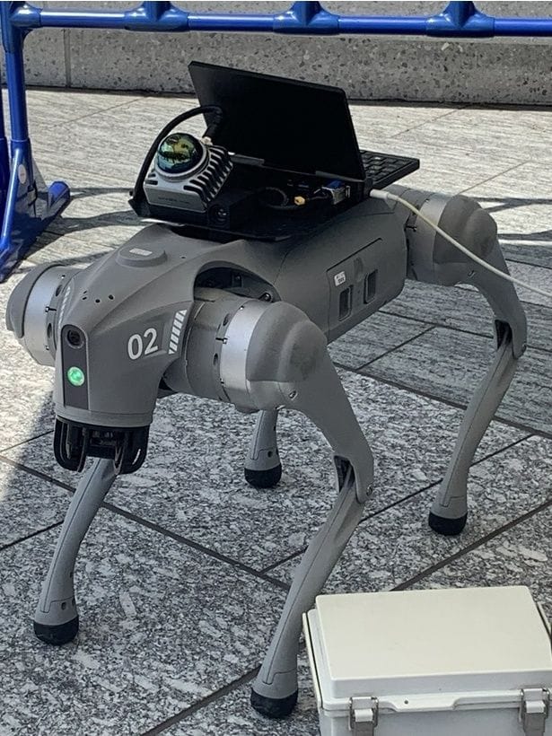 犬型ロボ