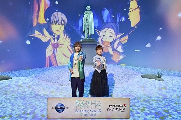 オープニング・セレモニーは、「葬送のフリーレン ストーリー・ウォーク ～追憶の旅～」にある、勇者ヒンメルの像を背景に開催された