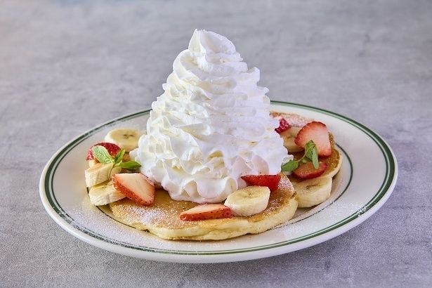 「ストロベリー＆バナナホイップパンケーキ」(1760円)