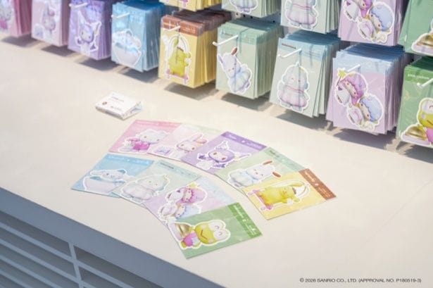 雑貨アイテムなど限定グッズも登場予定！
