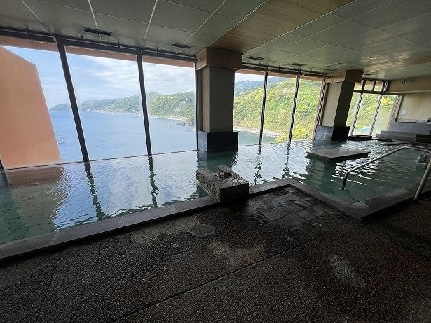 目の前に伊豆の海と空が広がる