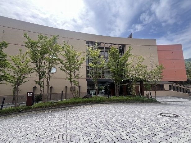 「赤沢日帰り温泉館」に隣接している「赤沢温泉ホテル」