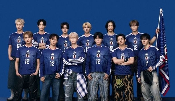 ボーイズグループのJO1とINIからサッカーをこよなく愛するメンバーで結成されたスペシャルユニット、JI BLUE