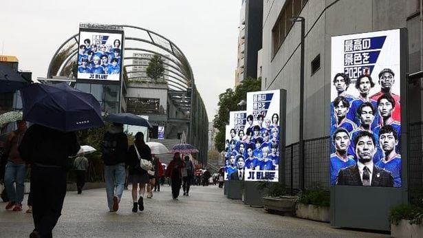 サッカー日本代表パートナー企業によるデジタルサイネージ
