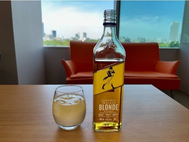 飲むヨーグルト割り。白とブロンドのグラデーションが家飲みを盛り上げてくれること間違いなし!