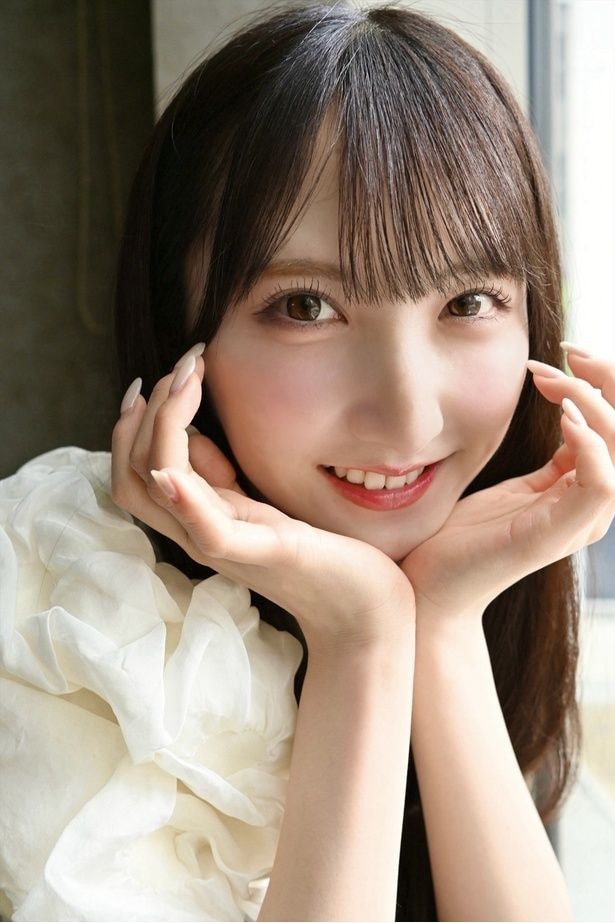 2年ぶりにAKB48選抜メンバーに選ばれた長友彩海さんの1st写真集『予定外の瞳』が6月5日に発売