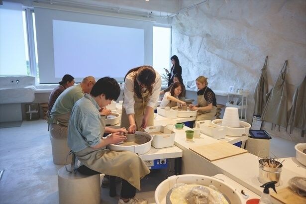 Laboratorio Arcadia(ラボ・ラ・トーリオ アルカディア)でのやむちん陶芸体験