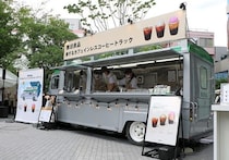 無印良品「旅するカフェインレスコーヒートラック」が東京・大阪・福岡を巡回中！こだわりのデカフェに限定フロートメニューも登場