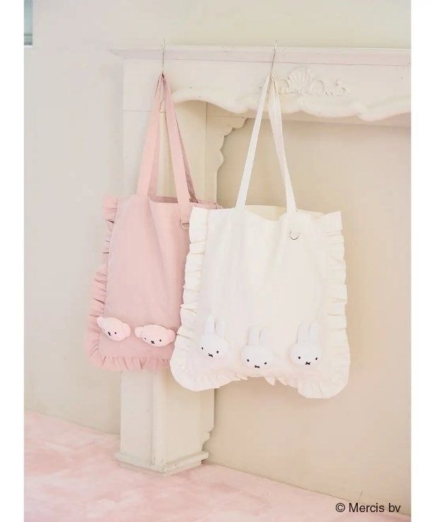 カラーはoff / pinkの2色