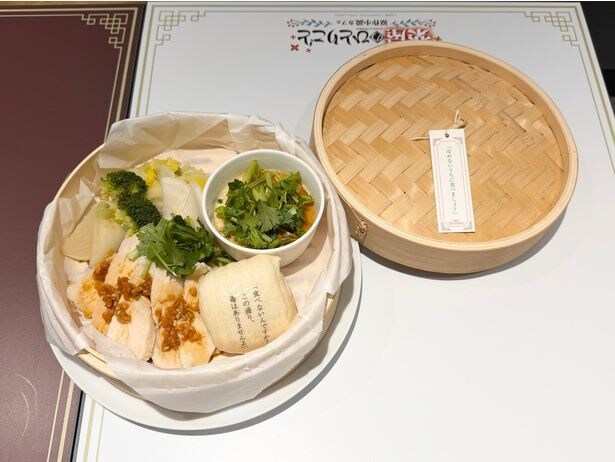 蒸し鶏のせいろ(2090円)