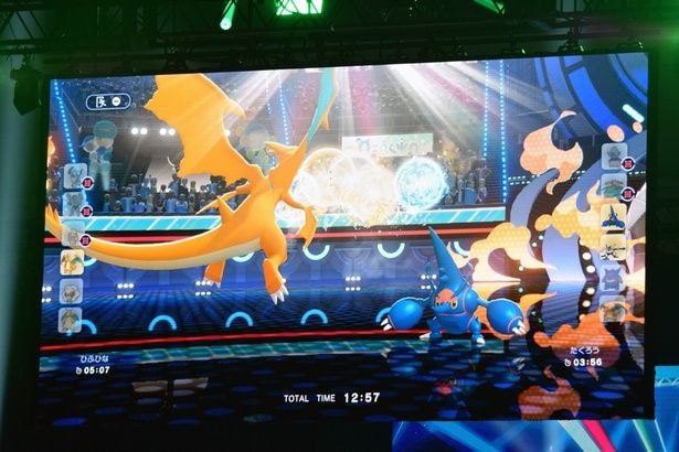 メガリザードンYの強烈な攻撃がさく裂!
