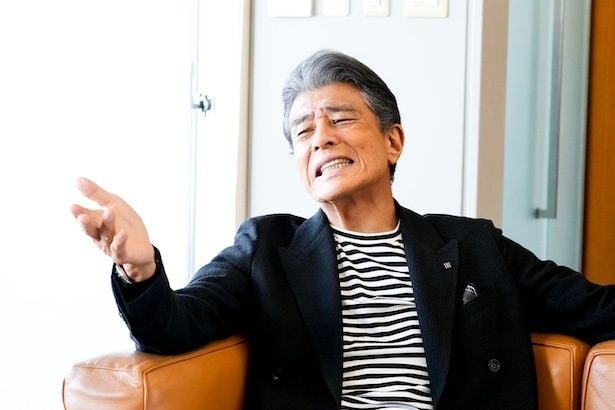 主人公でスター俳優の南条弘(舘ひろし)