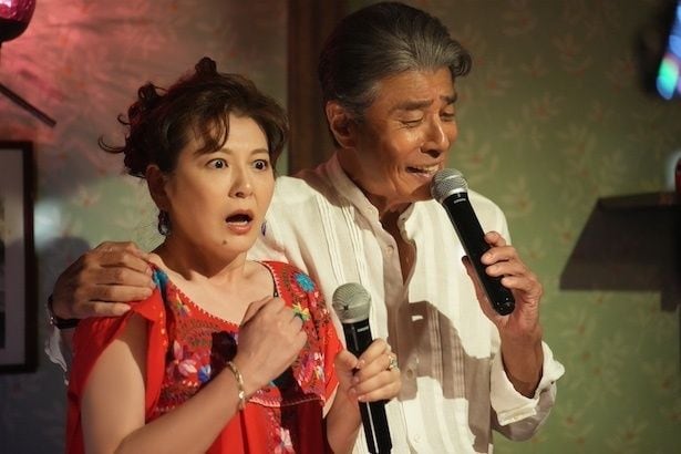 南条弘(舘ひろしさん)とクラブのママ・しずえ(南野陽子さん)