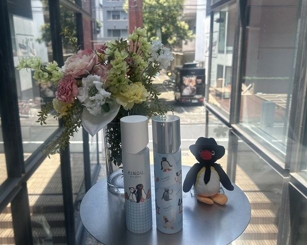 『オルビスユー エッセンスローション』(写真左/2750円)と『オルビスユードット エッセンスローション』(同右/3410円)の「ピングー」コラボデザインつめかえ用ボトル