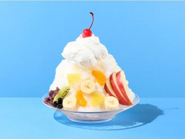 毎年大人気の「しろくま」(979円)。たっぷりのフルーツと北海道産あずきが贅沢な一品