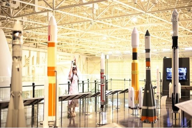 代表的な国産ロケットの模型が展示されているゾーン。ロケットのしくみや燃料なども詳しく解説されている
