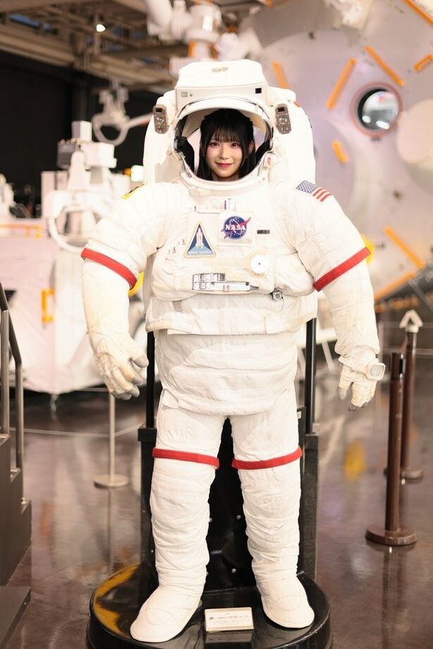 フォトスポットで宇宙飛行士に成りきるゆあにゃん