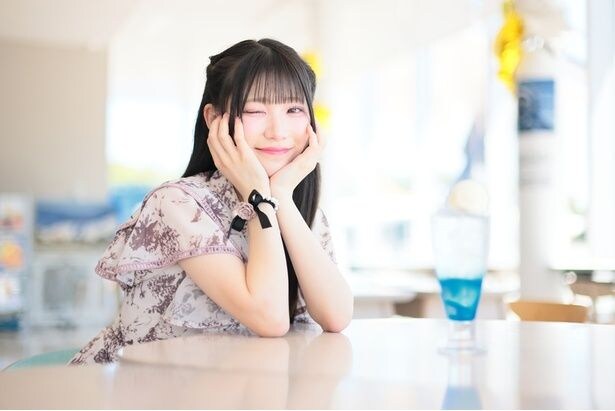 スカイソーダを味わいながら「透き通る青色のドリンクがとってもかわいい♡」(ゆあにゃん)