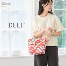 スヌーピーデザインのポケットが映える「ROOTOTE」のカラフルバスケットを夏のおともに！