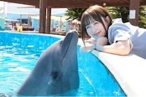 「SKE48アニマル部」アイドル×アイドルで2倍かわいい!?鎌田菜月が海の生き物たちと“奇跡の2ショット”を撮影