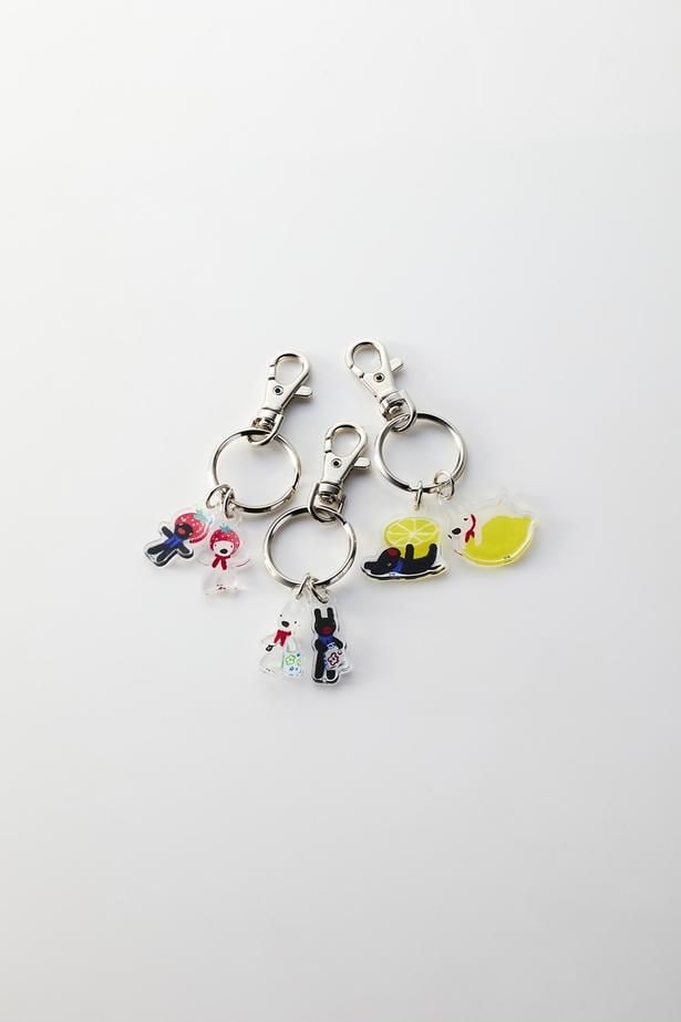 「2連アクリルキーホルダー」(各1100円)