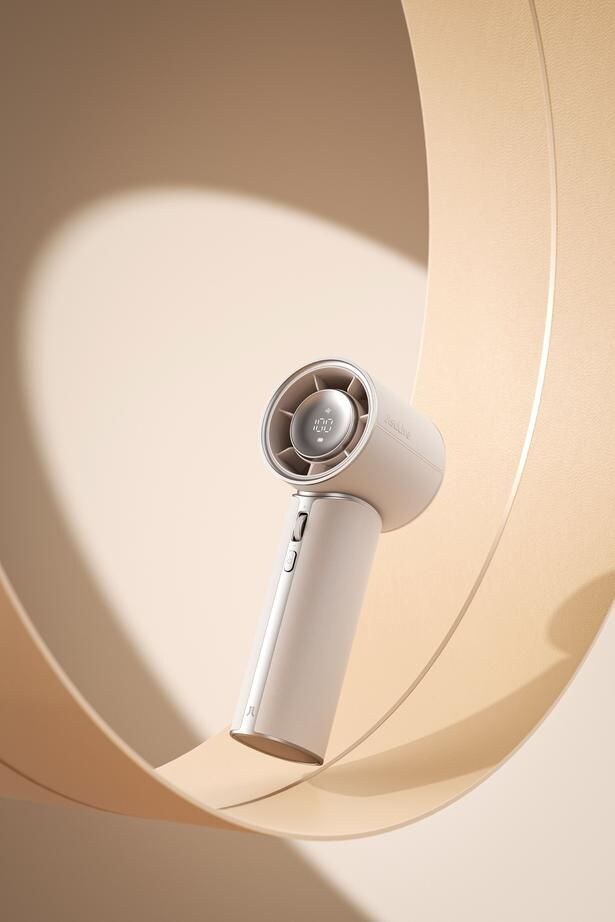 洗練されたレザー調の素材を使用したボディが上品な雰囲気を醸し出す「Handheld Fan Pro1 Mini」