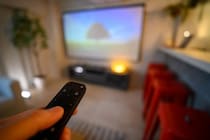 夏休みはおうちで映画鑑賞を！ウォーカープラス編集部がおすすめする暑い季節の「自宅映画館計画」アイテム