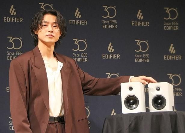 「M90」は、高級感のあるデザインと迫力あるサウンドを兼ね備えた人気モデル