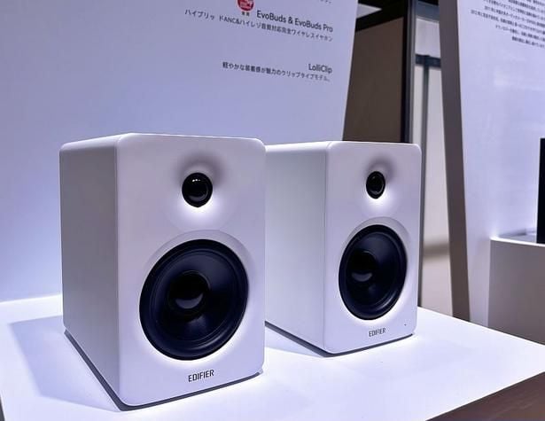 デスクトップスピーカー「M90」は、4インチのロングストローク アルミミッドバスドライバーと、1インチ シルクドームツイーターを搭載