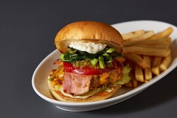 the 3rd Burger EVOLUTION ～肉倍パティ×炙りチーズ＆ベーコン～(1500円)