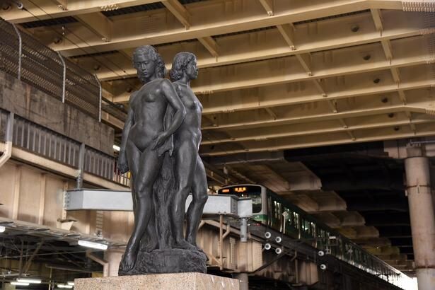 上野駅に点在する、多数の芸術作品にもクローズアップ