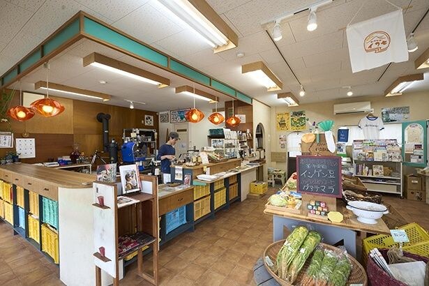 コーヒーで旅する日本/関西編|スーパーの中に焙煎所が出現? 気取らぬ雰囲気で多彩なコーヒーの楽しみを発信。「茶豆」