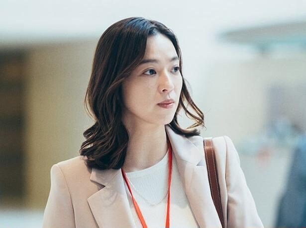 出版社で文芸編集者として奮闘する二階堂絵理を演じる中村アンさん