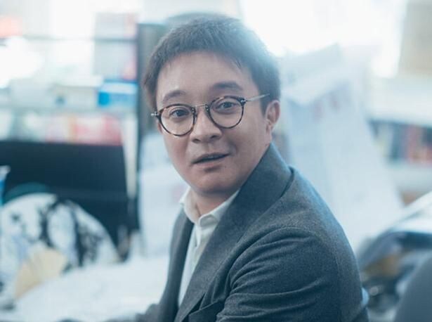 櫂と尚人を人気漫画家へと導く編集担当・植木渋柿を演じる濱田岳さん
