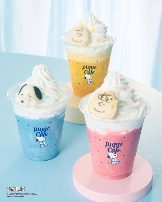 写真左:「スヌーピー/ふわしゅわラムネスムージー」、写真中央:「チャーリー・ブラウン/ふわしゅわパインスムージー」、写真右:「サリー/ふわしゅわストロベリースムージー」(各1080円)
